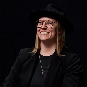 Laura F